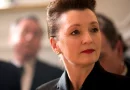 Lesley Manville no filme linha fantasma netflix