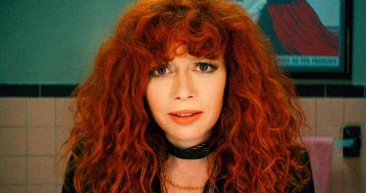 Natasha Lyonne em Boneca Russa da Netflix