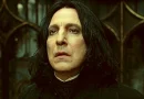 alan rickman como severus snape, em harry potter e os talismãs da morte