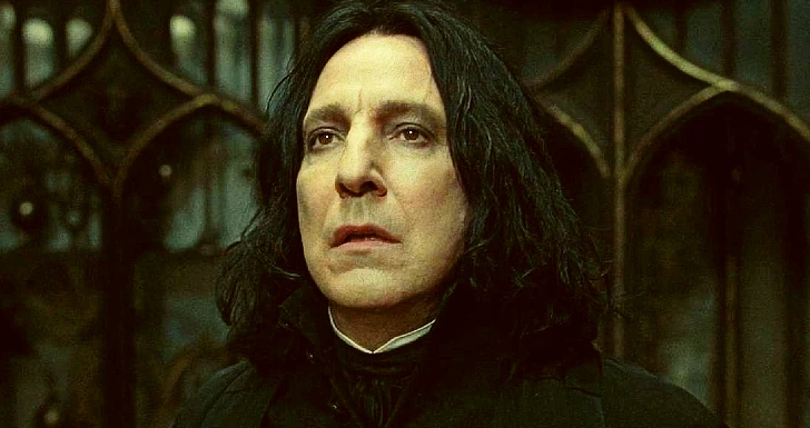 alan rickman como severus snape, em harry potter e os talismãs da morte