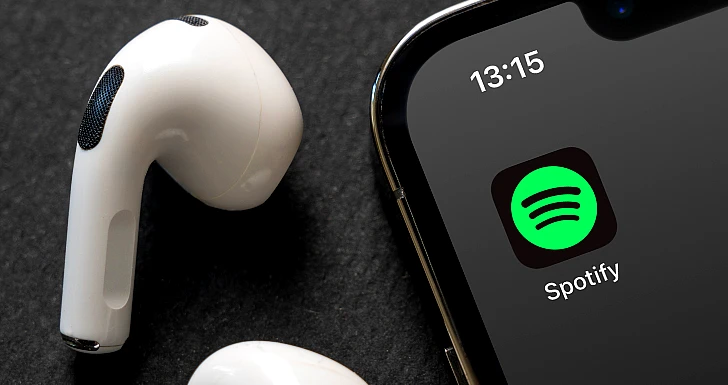 Spotify no Smartphone com auricular
