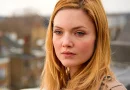 Holliday Grainger em CB Strike Streaming na Max