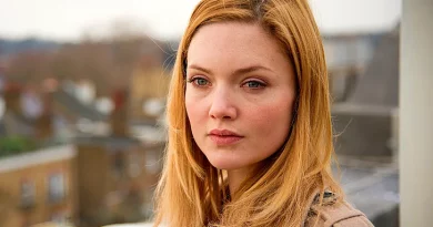 Holliday Grainger em CB Strike Streaming na Max