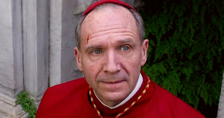Ralph Fiennes em Conclave, vencedor