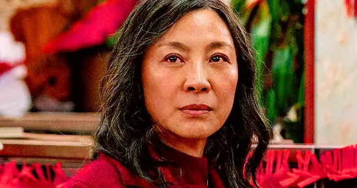 Michelle Yeoh em Everything Everywhere All At Once