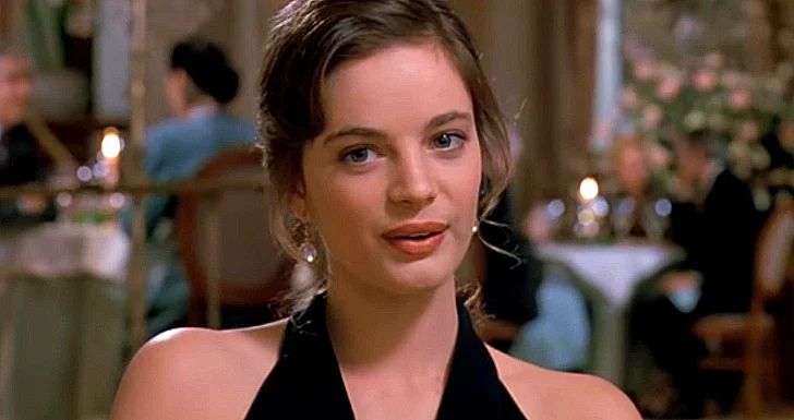 Gabrielle Anwar em perfume de mulher netflix