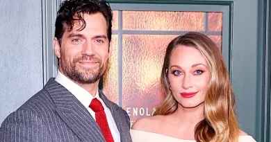 henry cavill e namorada na estreia de enola holmes 2