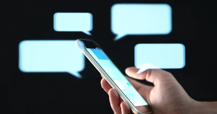 Smartphone ouve conversas