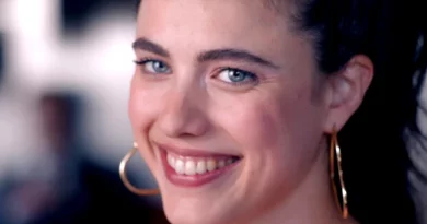 Margaret Qualley no filme A Substância, vencedor de um Golden Globe e nomeado ao Óscar