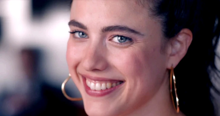 Margaret Qualley no filme A Substância, vencedor de um Golden Globe e nomeado ao Óscar