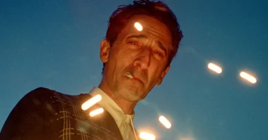 Adrien Brody no filme The Brutalist, vencedor dos Golden Globes