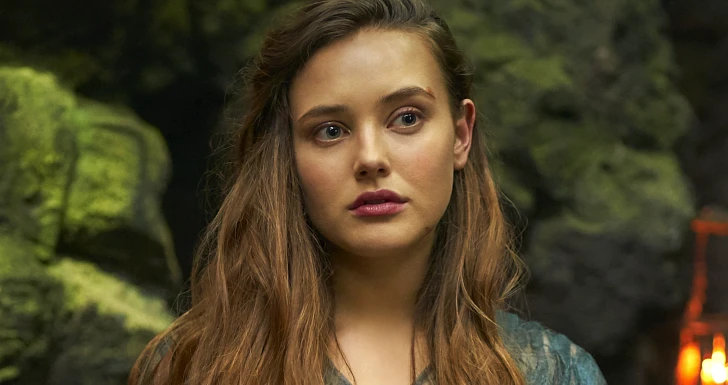 Katherine Langford em Cursed