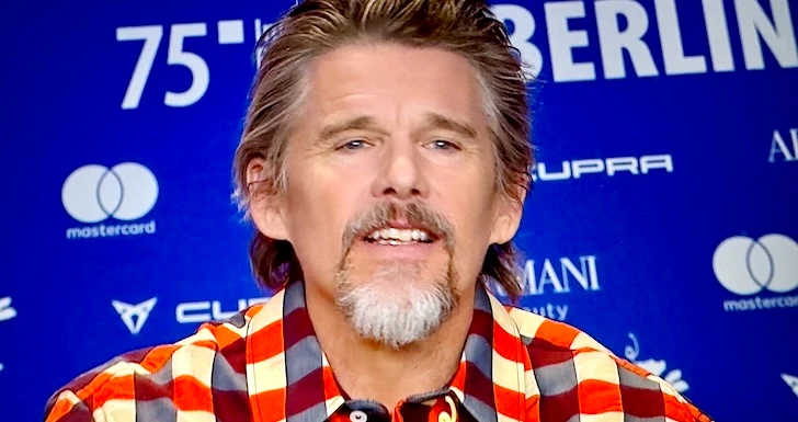 Ethan Hawke no papel do letrista e compositor Lorenz Hart.