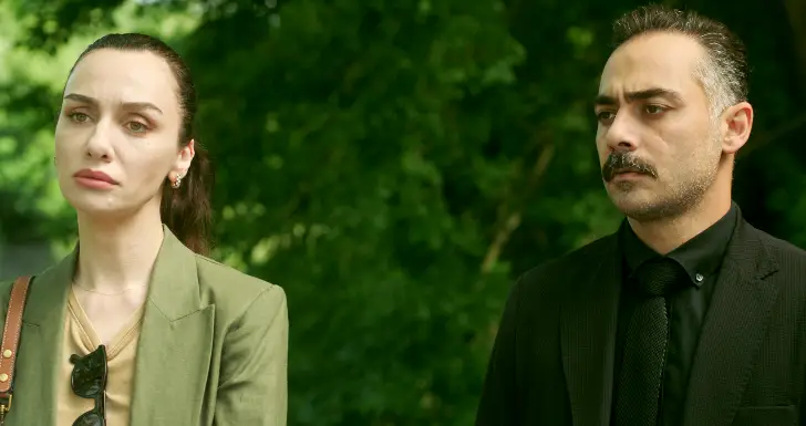 Birce Akalay em Graveyard da Netflix