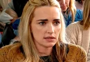 Brianne Howey em Kinda Pregnant streaming na Netflix