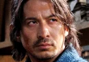 Junichi Okada em Last Samurai Standing da netflix