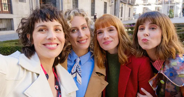 Silma López, Teresa Riott, Diana Gómez, e Paula Malia em Valeria da netflix