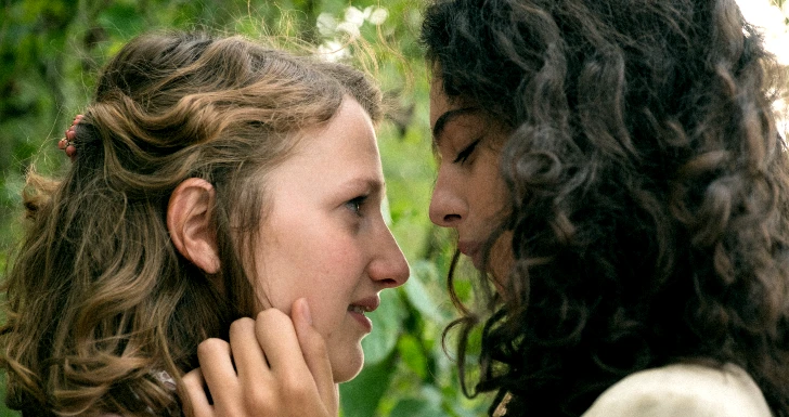 Yile Yara Vianello e Deva Cassel em The Beautiful Summer