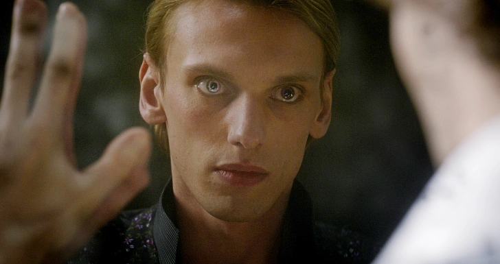 jamie campbell bower em monstros fantásticos harry potter