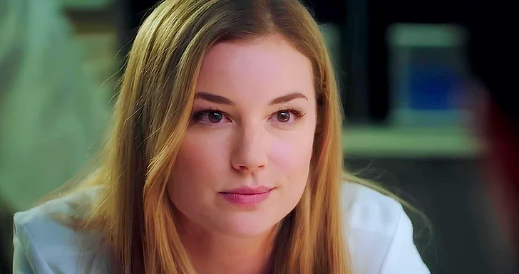 Emily VanCamp em The Resident, streaming no Disney+