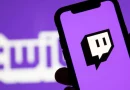 Smartphone com aplicação do Twitch