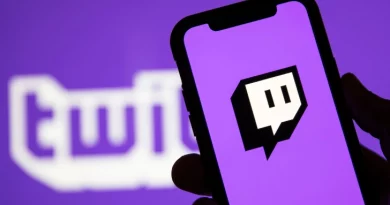 Smartphone com aplicação do Twitch