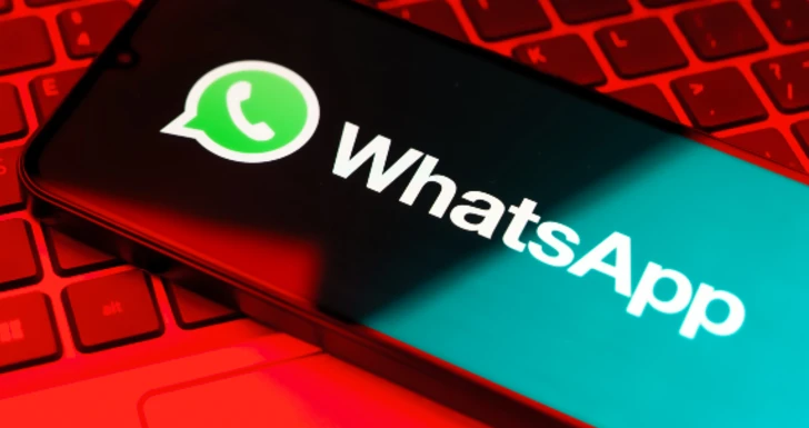logo do whatsapp num smartphone