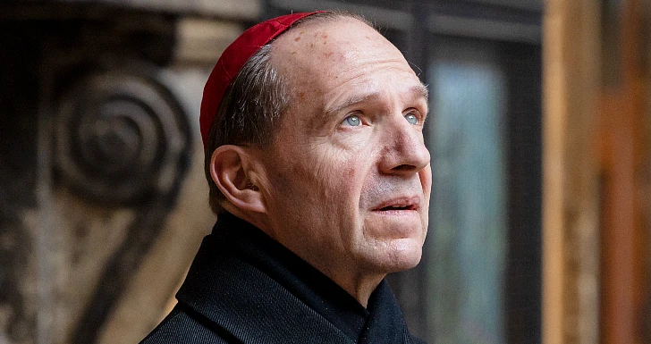 conclave ralph fiennes tvcine