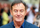 Jason Isaacs reage aos polémicos ordenados de White Lotus