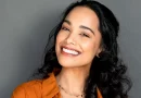 mulher sorrindo continente