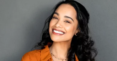 mulher sorrindo continente