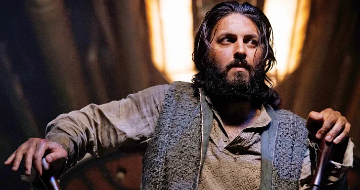Shazad Latif em Nautilus no AMC