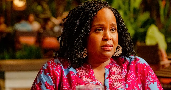 Natasha Rothwell como Belinda em The White Lotus