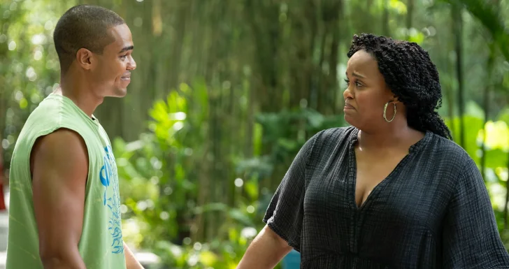 Natasha Rothwell como Belinda em The White Lotus
