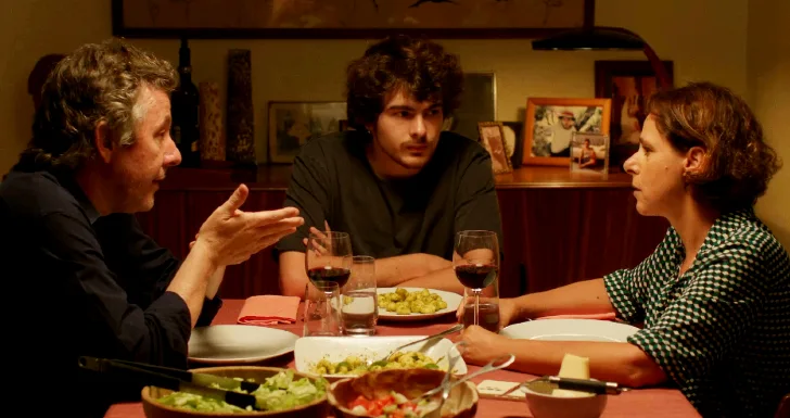 Nicolau e os pais no novo filme de João Rosas