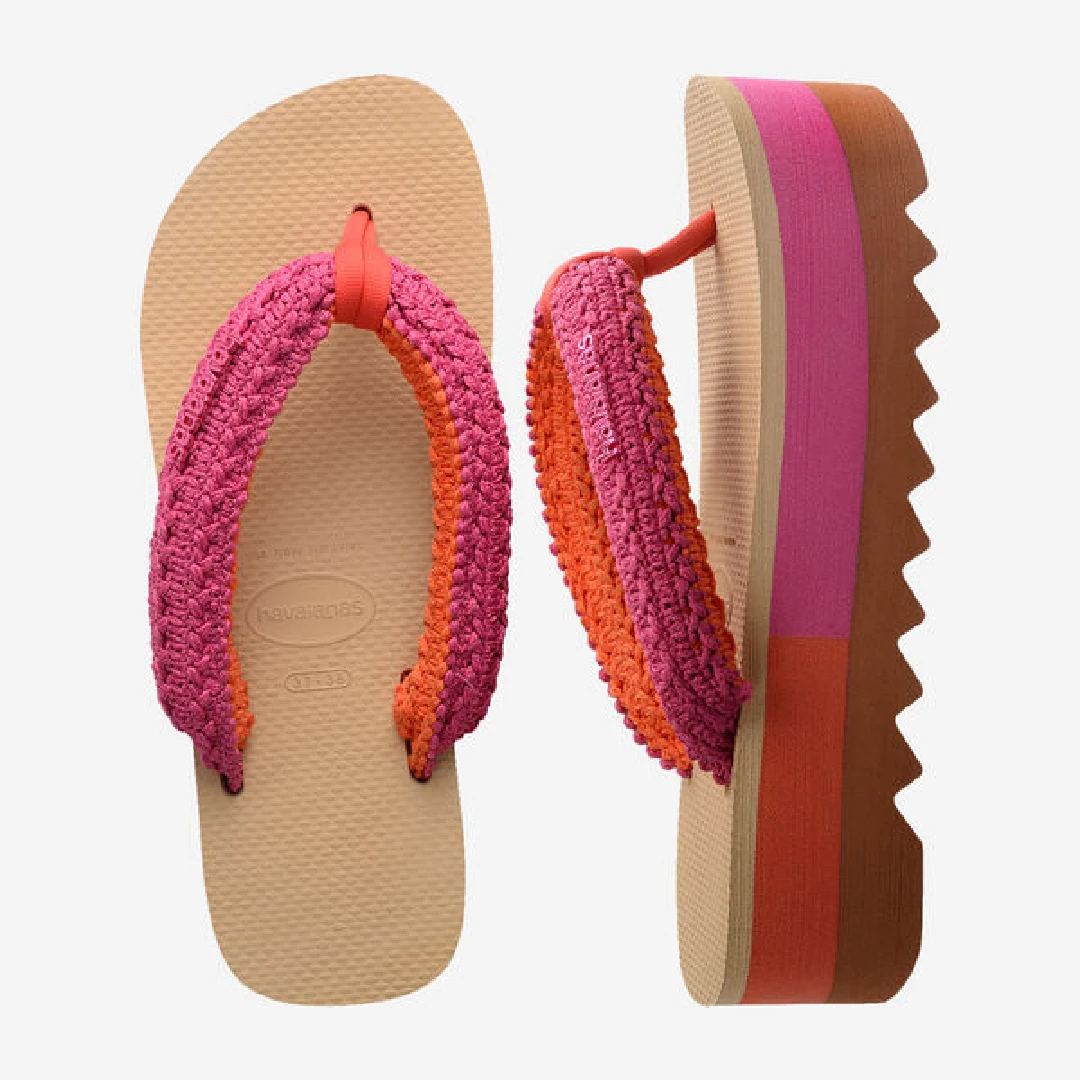 Chinelos coloridos Havaianas.