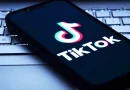 Tiktok no telemóvel.
