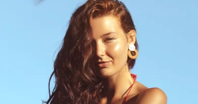 Mulher de fato de banho.