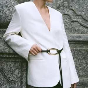 Blazer branco da Mango.