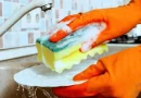 Nunca mais usei a esponja da cozinha sem fazer isto primeiro