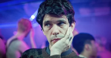RTP2 estreia nova série inglesa com Ben Whishaw (James Bond)