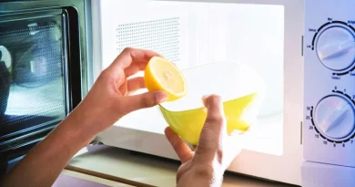 Microondas com gordura acumulada Este método vai deixá-lo como novo