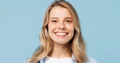 mulher feliz rede mosquiteira