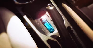 Nunca deixes estes objetos ao sol no carro, são um perigo de incêndio