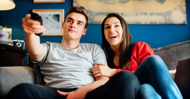 Fazer maratona de séries faz bem à saúde de acordo com a ciência