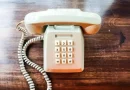 Se tiveres estas tomadas antigas em tua casa, tens a solução para internet rápida