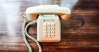 Se tiveres estas tomadas antigas em tua casa, tens a solução para internet rápida