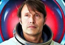 Mads Mikkelsen enfrenta Inteligência Artificial no espaço neste novo filme sci-fi