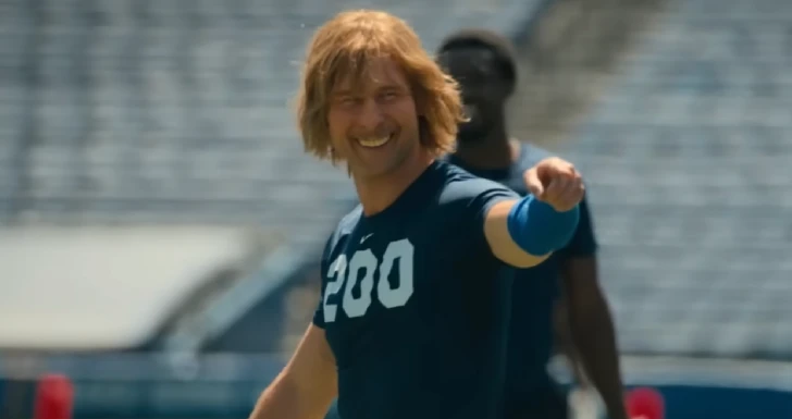 Chad Powers com Glen Powell