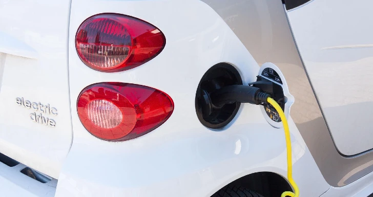 carro eletrico carregamento